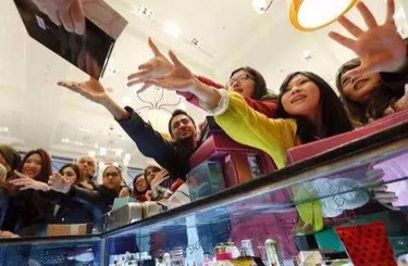 大鸡巴和小骚逼粉色视频软件中国人依然爱赴日旅游 消费已由爆买转向网购